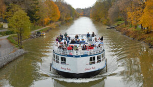 Colonial Belle, based in Pittsford, navigating part of the Erie Canal.